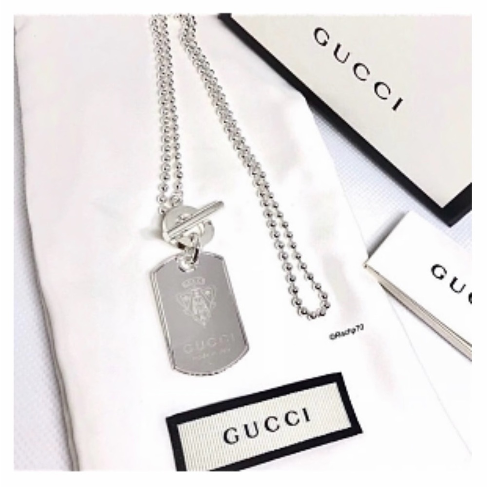 Gucci Silver Pendant Necklace Sleek Jewelry Accessory - Picture 3 of 7